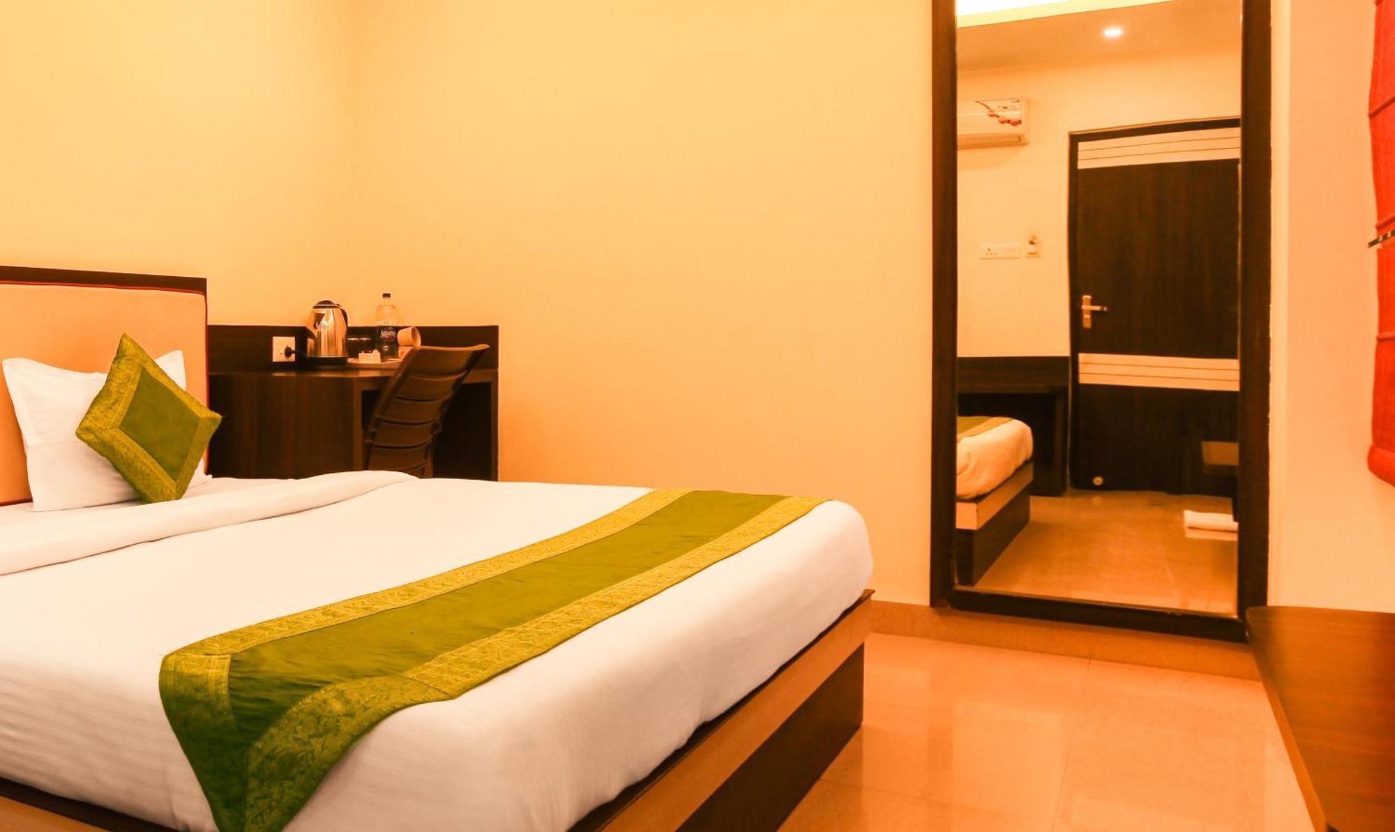 Hotel Janki International Sigra 2 Km From Kashi Vishwanath Temple Варанаси Екстериор снимка