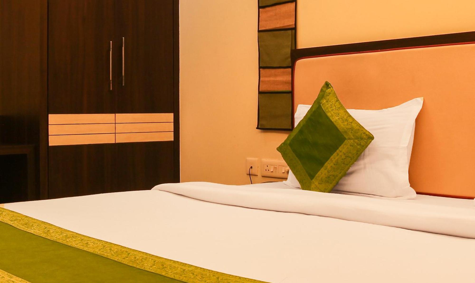 Hotel Janki International Sigra 2 Km From Kashi Vishwanath Temple Варанаси Екстериор снимка