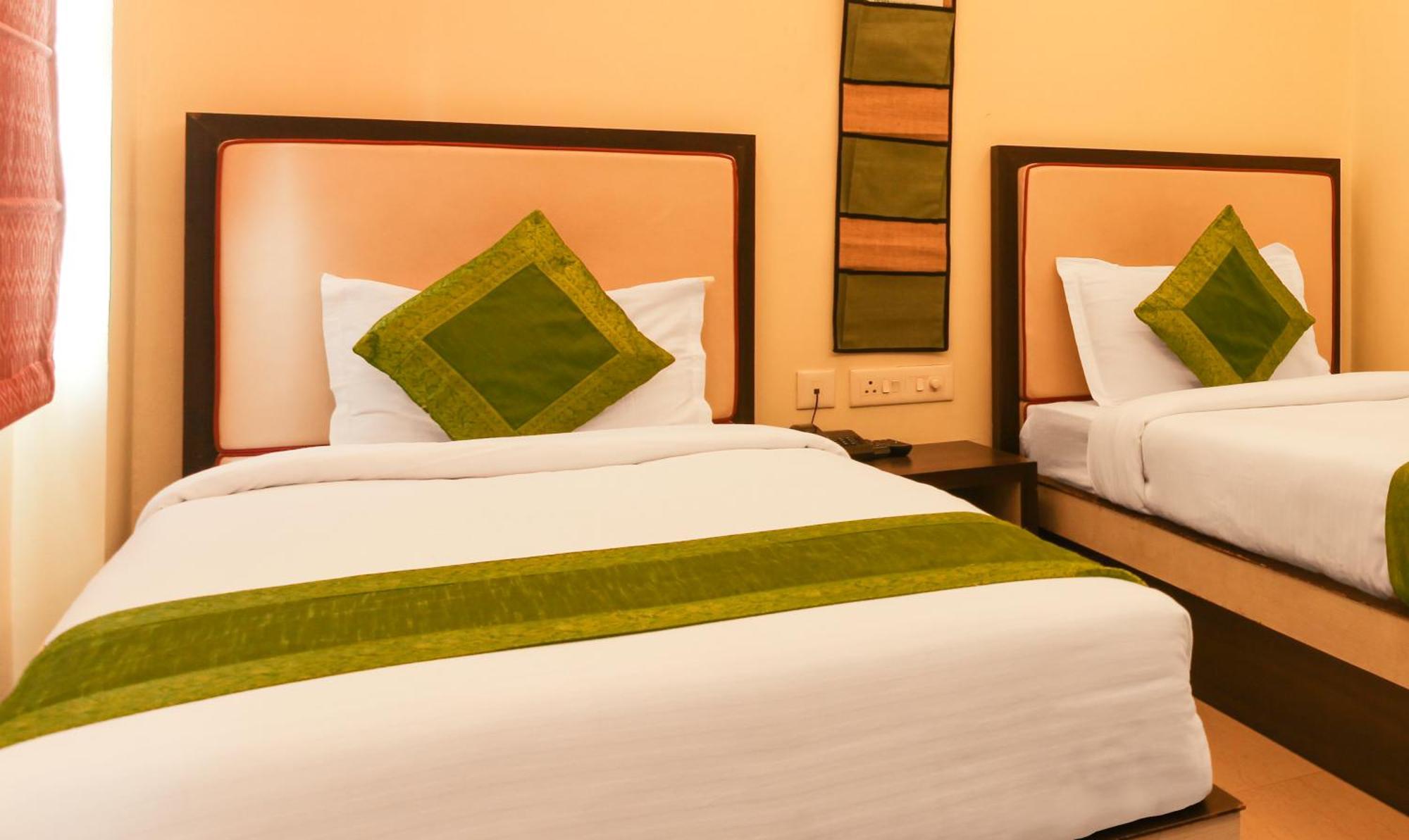 Hotel Janki International Sigra 2 Km From Kashi Vishwanath Temple Варанаси Екстериор снимка
