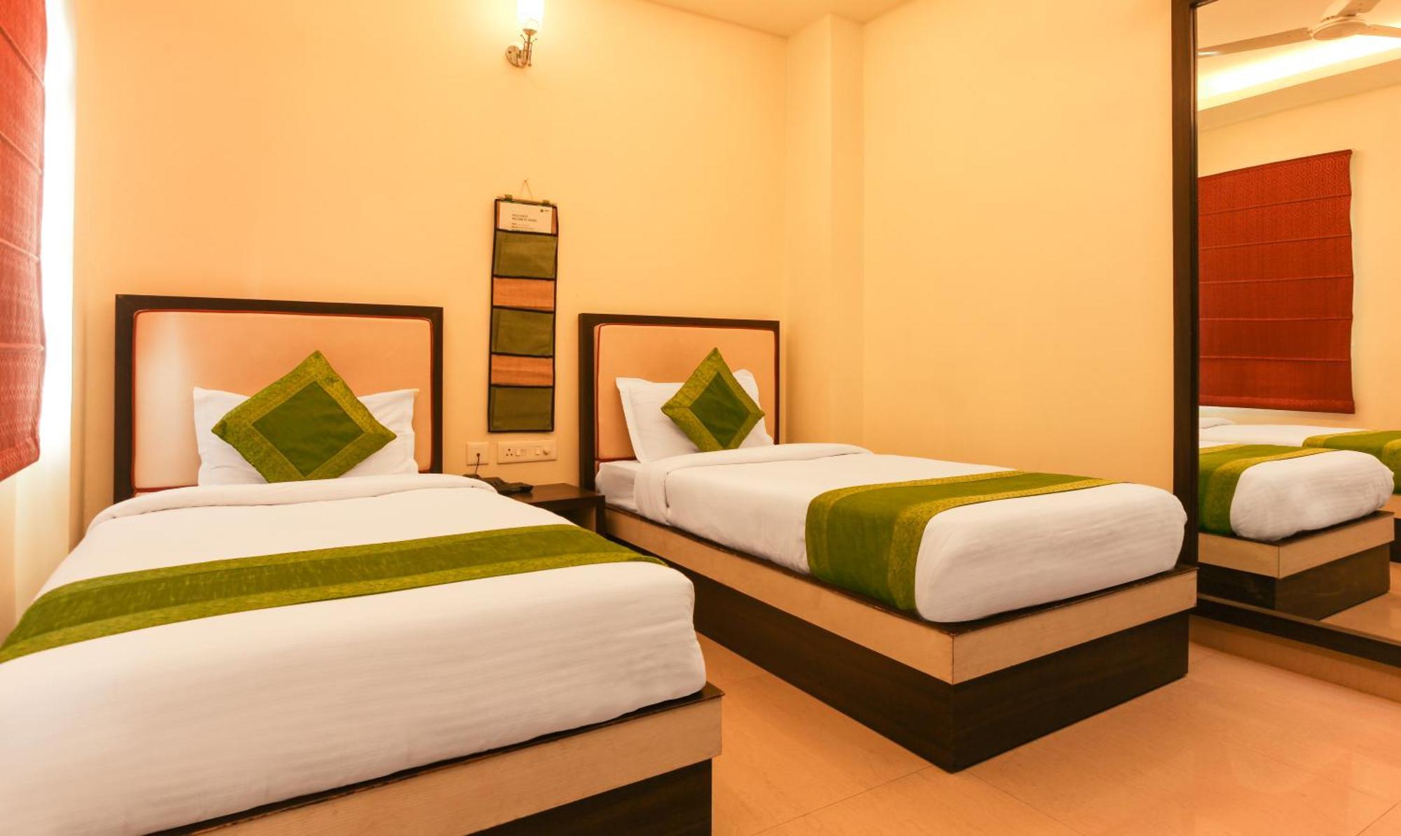 Hotel Janki International Sigra 2 Km From Kashi Vishwanath Temple Варанаси Екстериор снимка