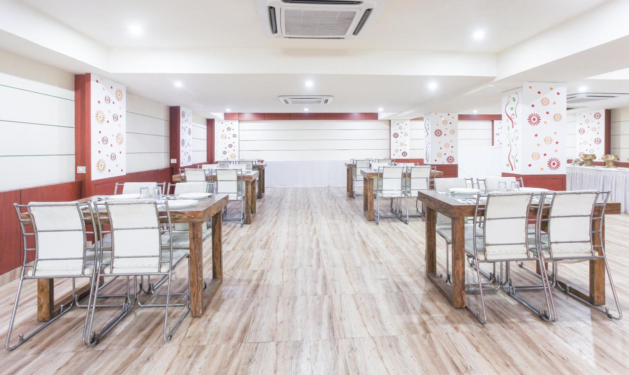 Hotel Janki International Sigra 2 Km From Kashi Vishwanath Temple Варанаси Екстериор снимка