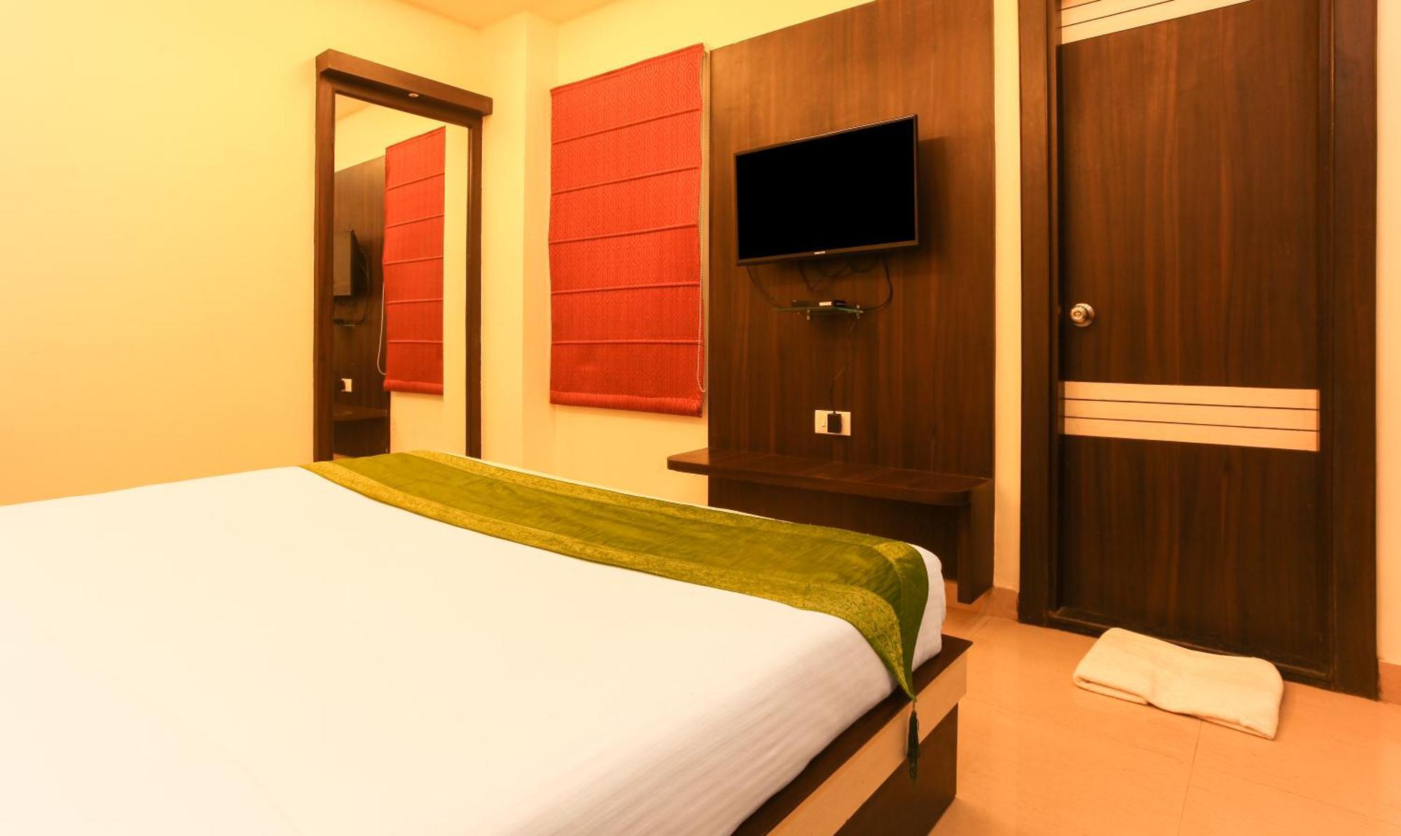 Hotel Janki International Sigra 2 Km From Kashi Vishwanath Temple Варанаси Екстериор снимка