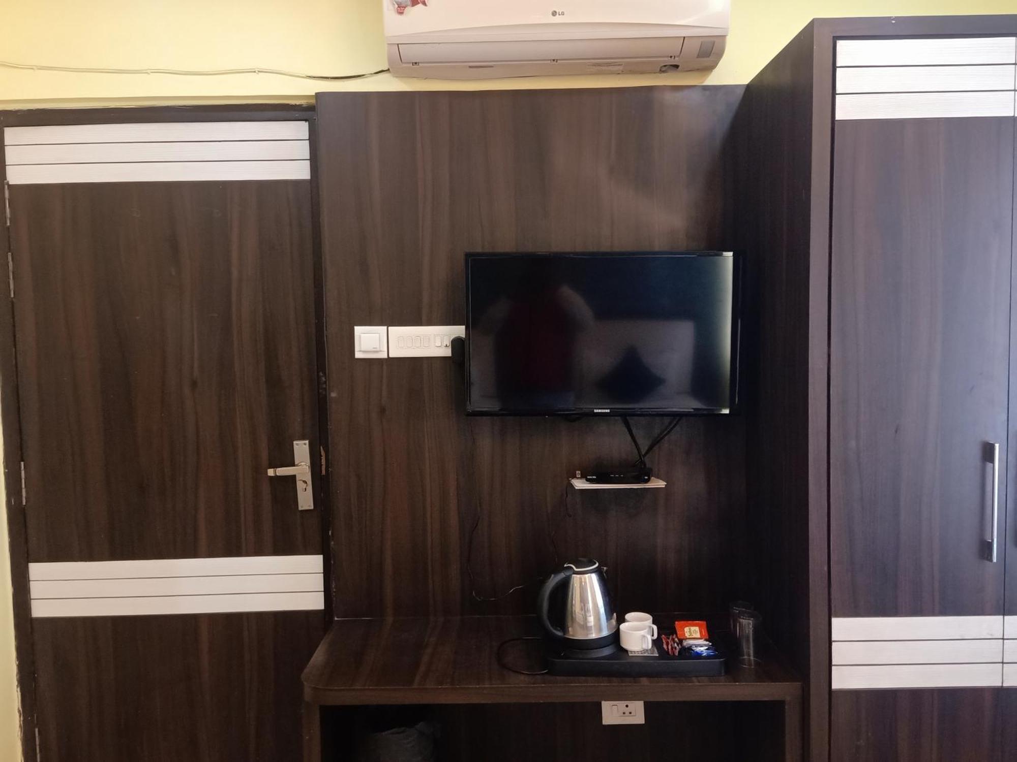 Hotel Janki International Sigra 2 Km From Kashi Vishwanath Temple Варанаси Екстериор снимка